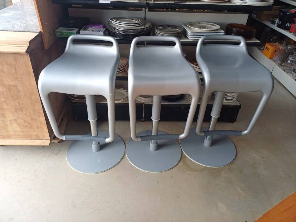 3 tabourets pivotants Noon