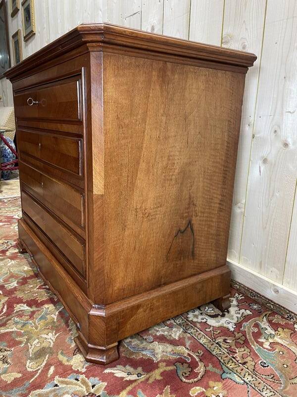 Commode Louis Philippe en noyer restaurée