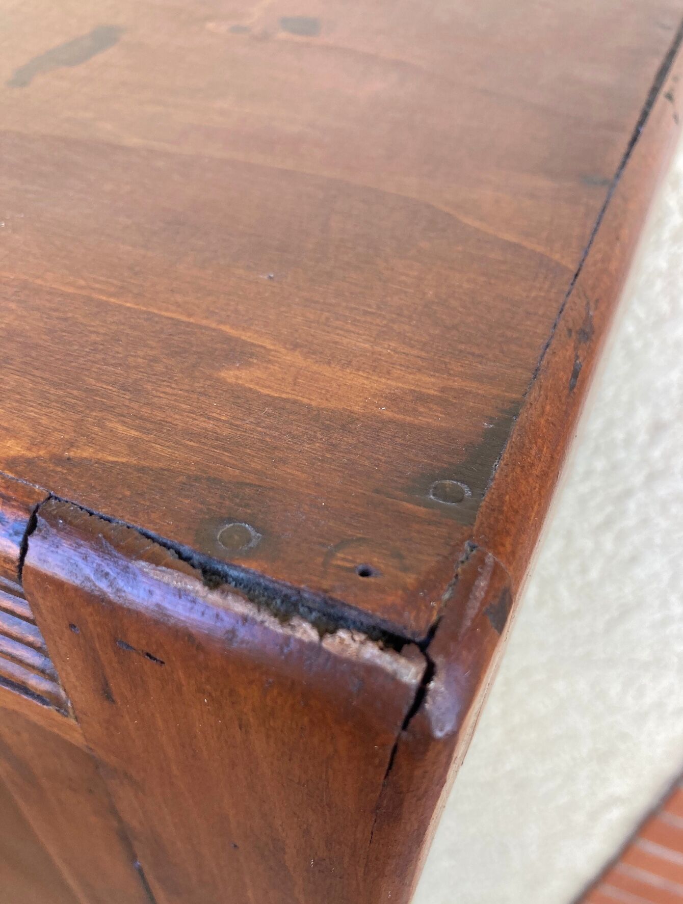 Old Parisian bonnetière