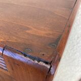 Old Parisian bonnetière