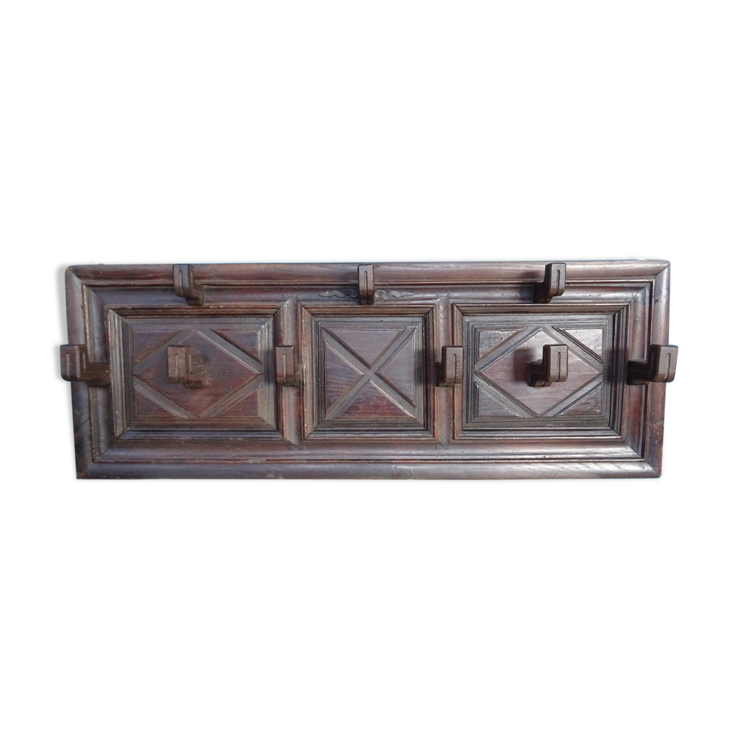Wall-mounted coat rack in solid oak with 9 hooks.