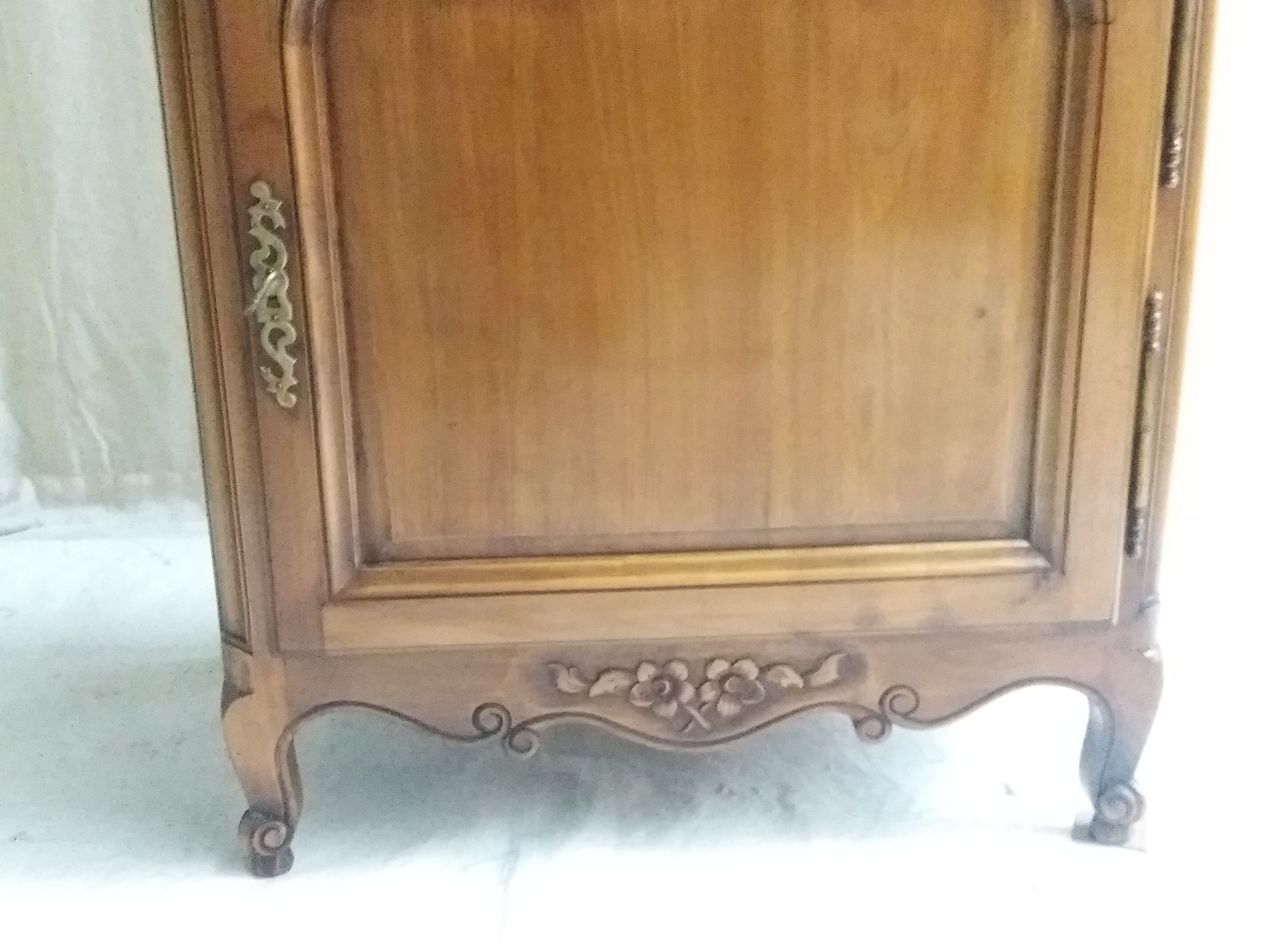 Louis xv-style confectioner in walnut