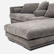 Canapé d’angle gris, design scandinave