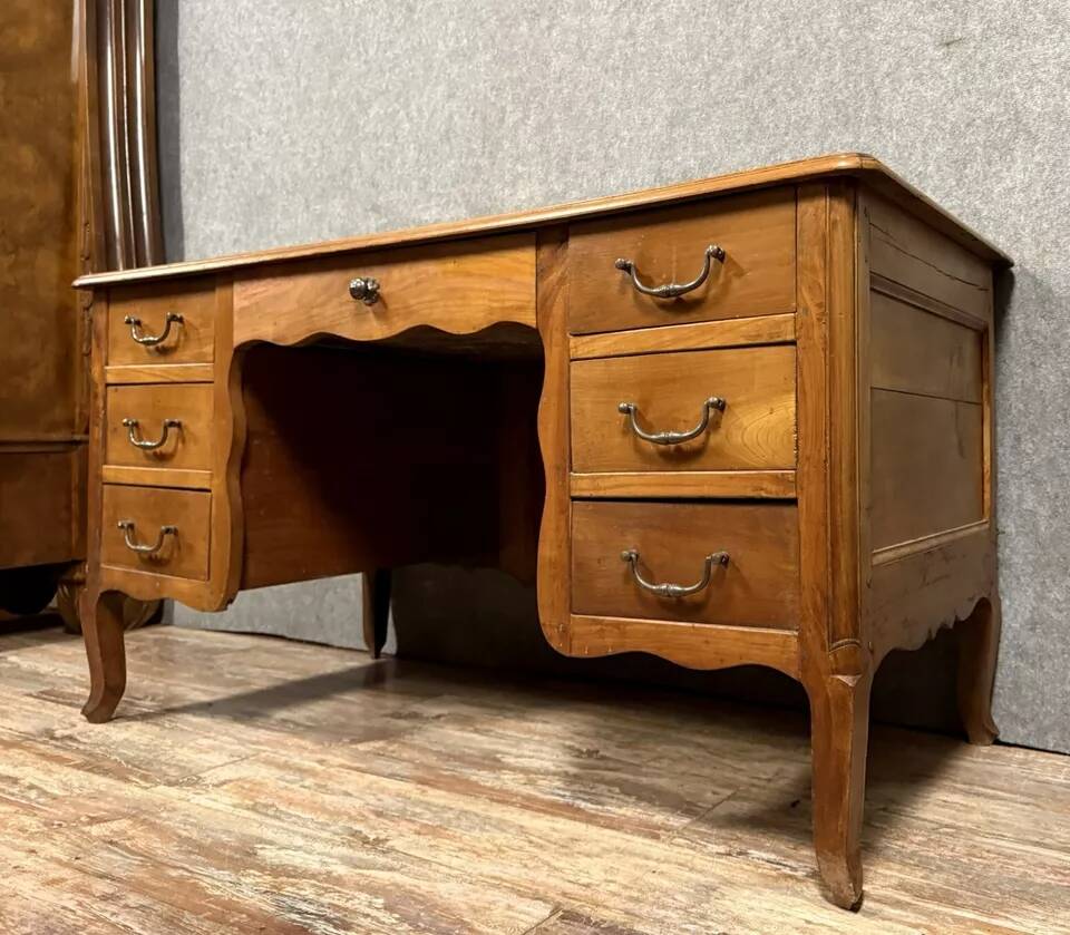 Louis XV period center desk in solid cherry wood circa 1750 Opening in