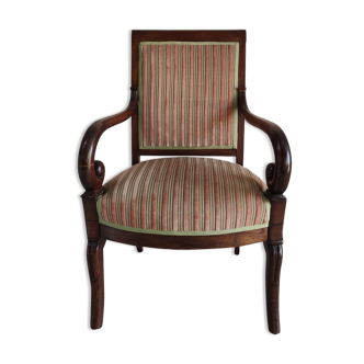 Armchair with butts trimmed striped velvet