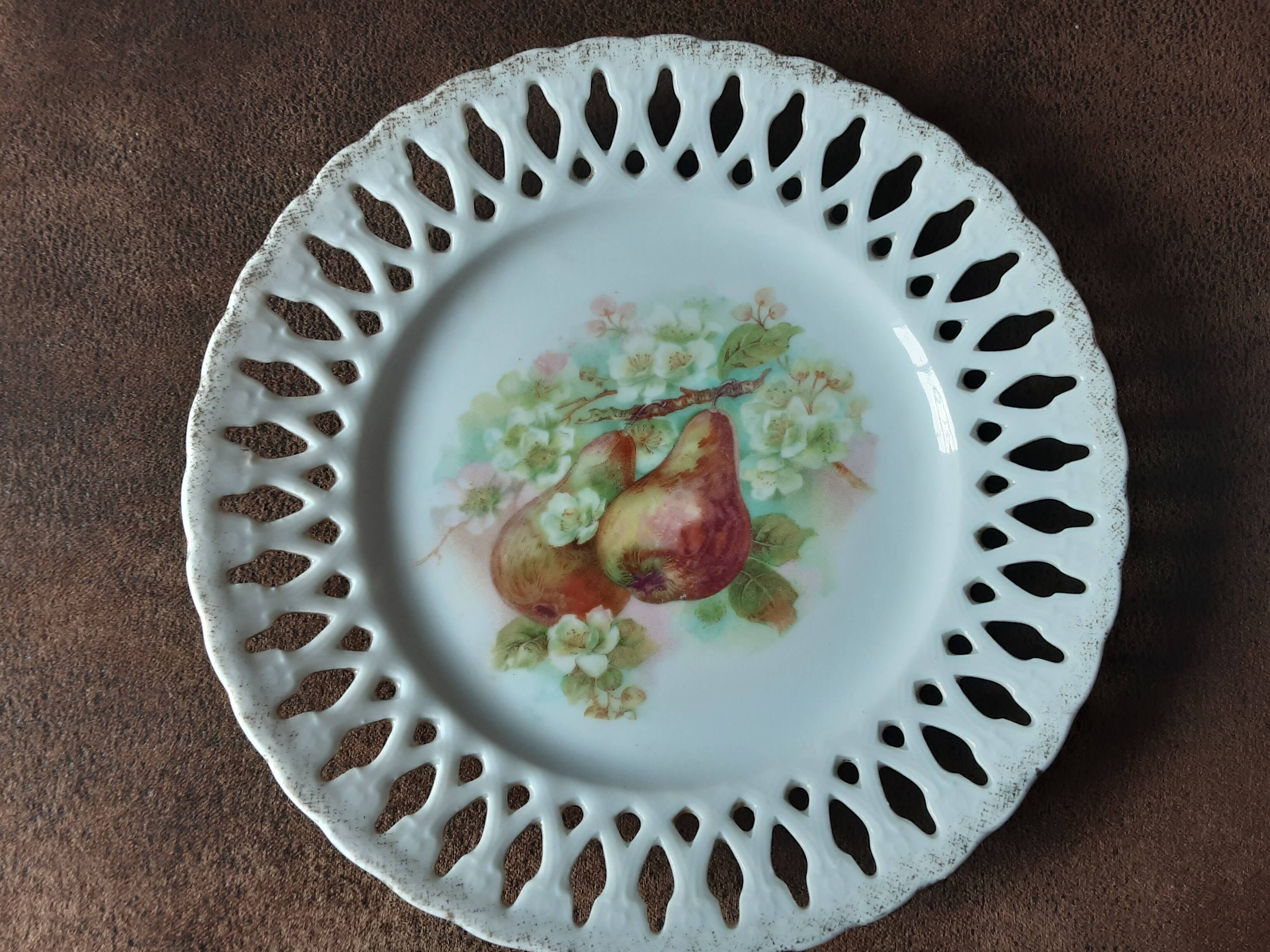 Set of 3 earthenware style plates