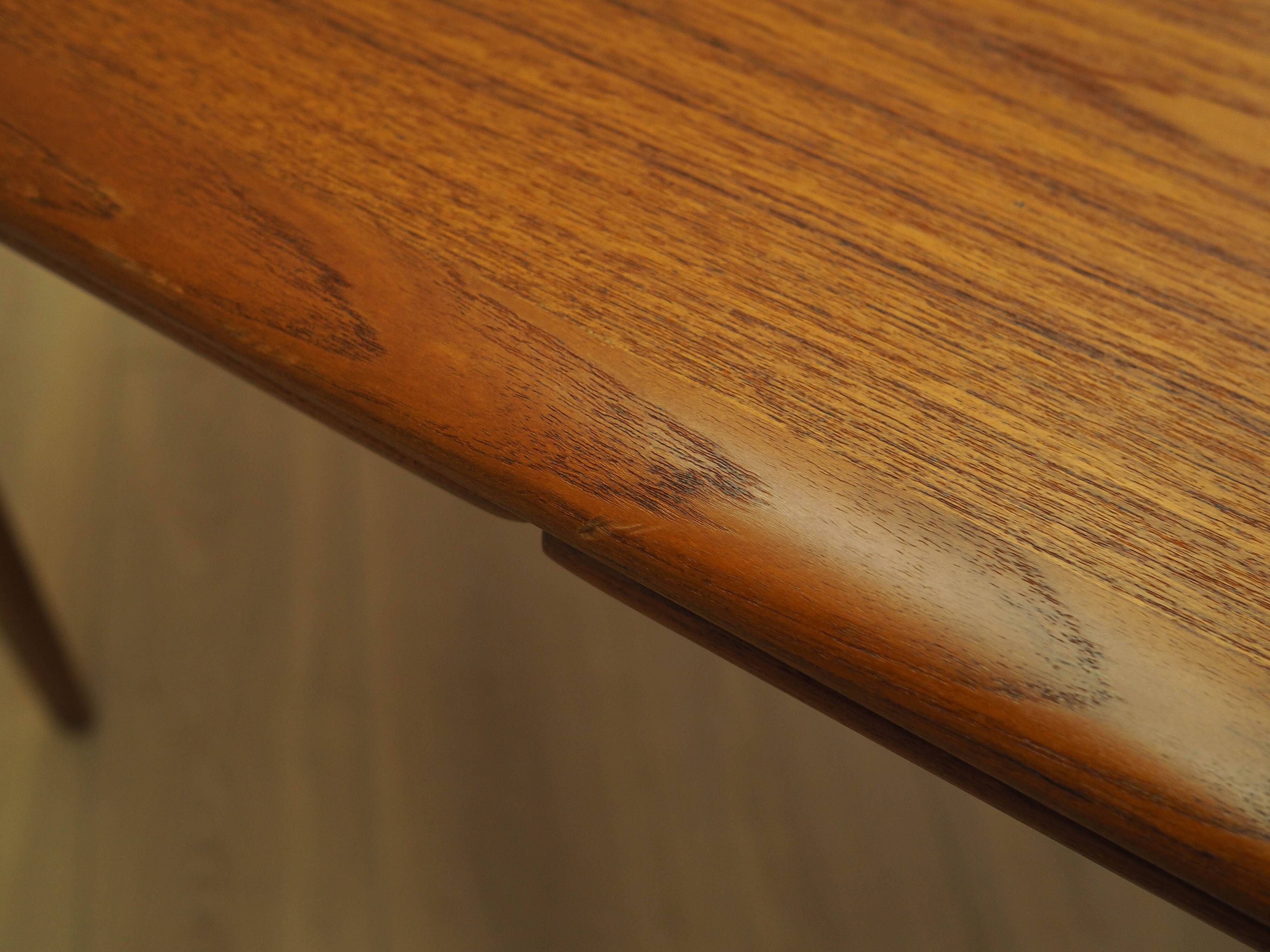 Table en teck, design danois, années 1970, fabriquée au Danemark