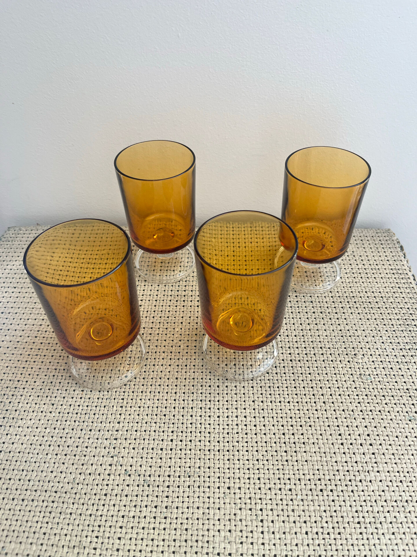 4 verres à pied