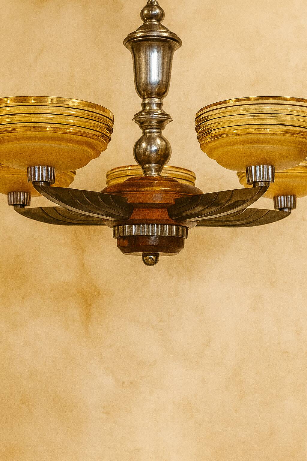 Petitot Art Deco Chandelier – 5 lights – Wood, metal and amber glass, 1920