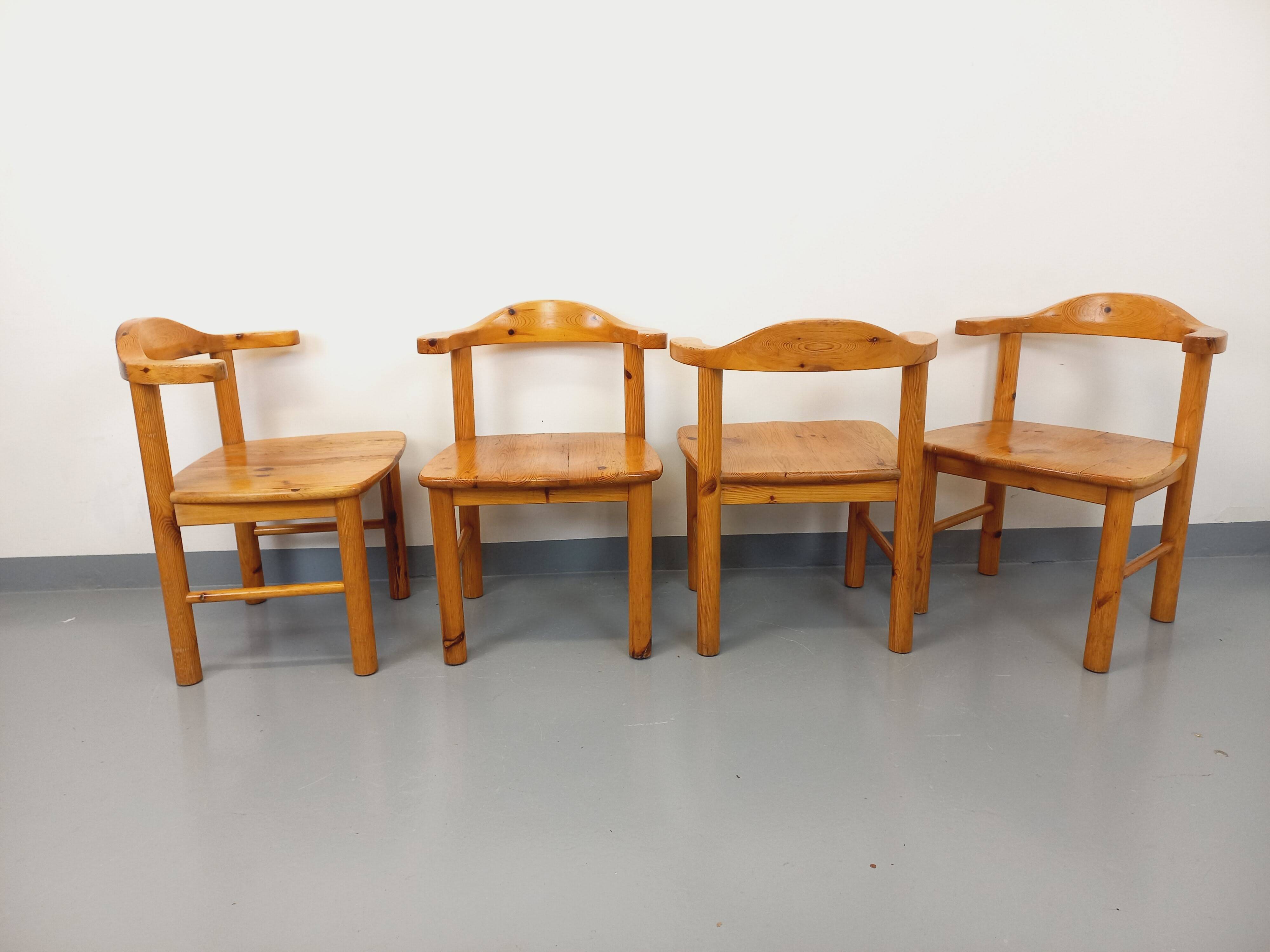 Set of 4 armchairs in pine from the 60s and 70s