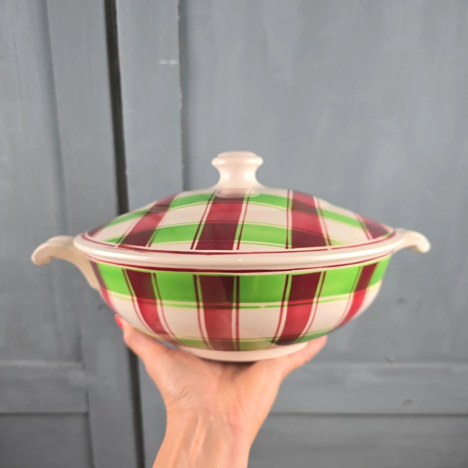 Soup tureen and dish set from Sarreguemines and Digoin, Sousse model, Scottish decoration.