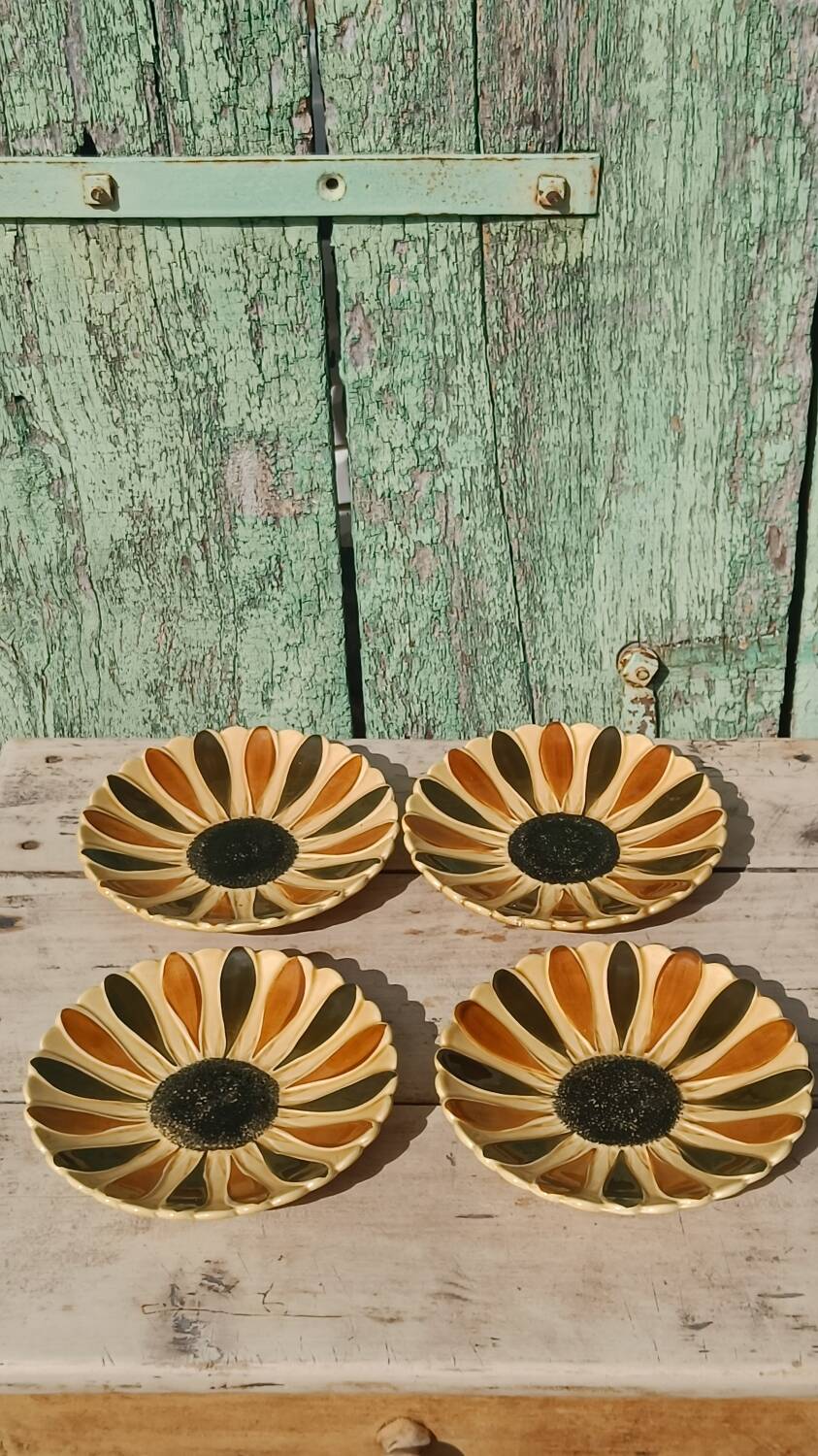 Sunflower bowls from Gien