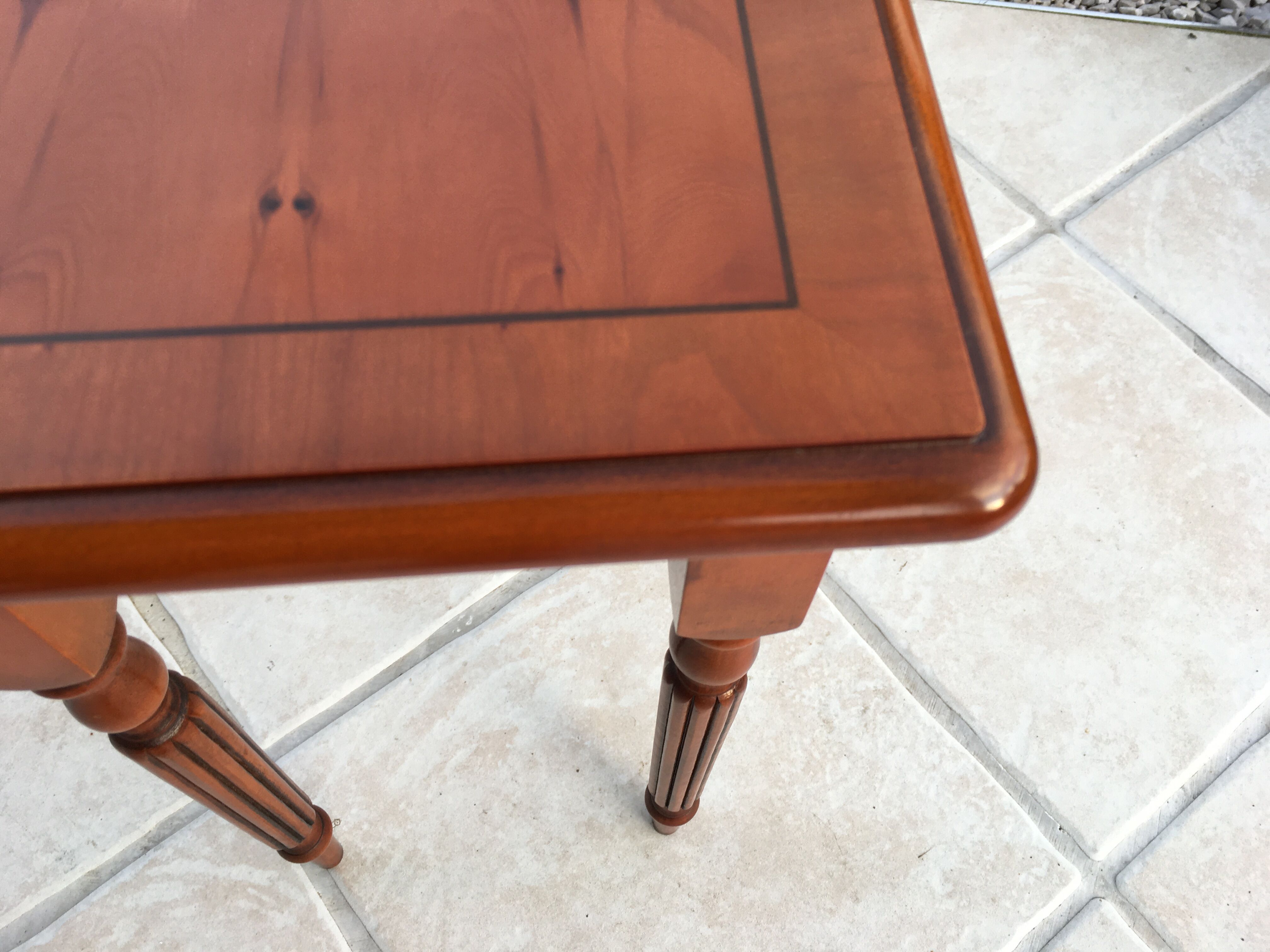 Wooden healing fluted footed