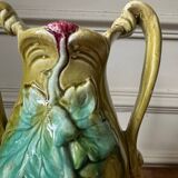 Vase art nouveau en barbotine estampillé