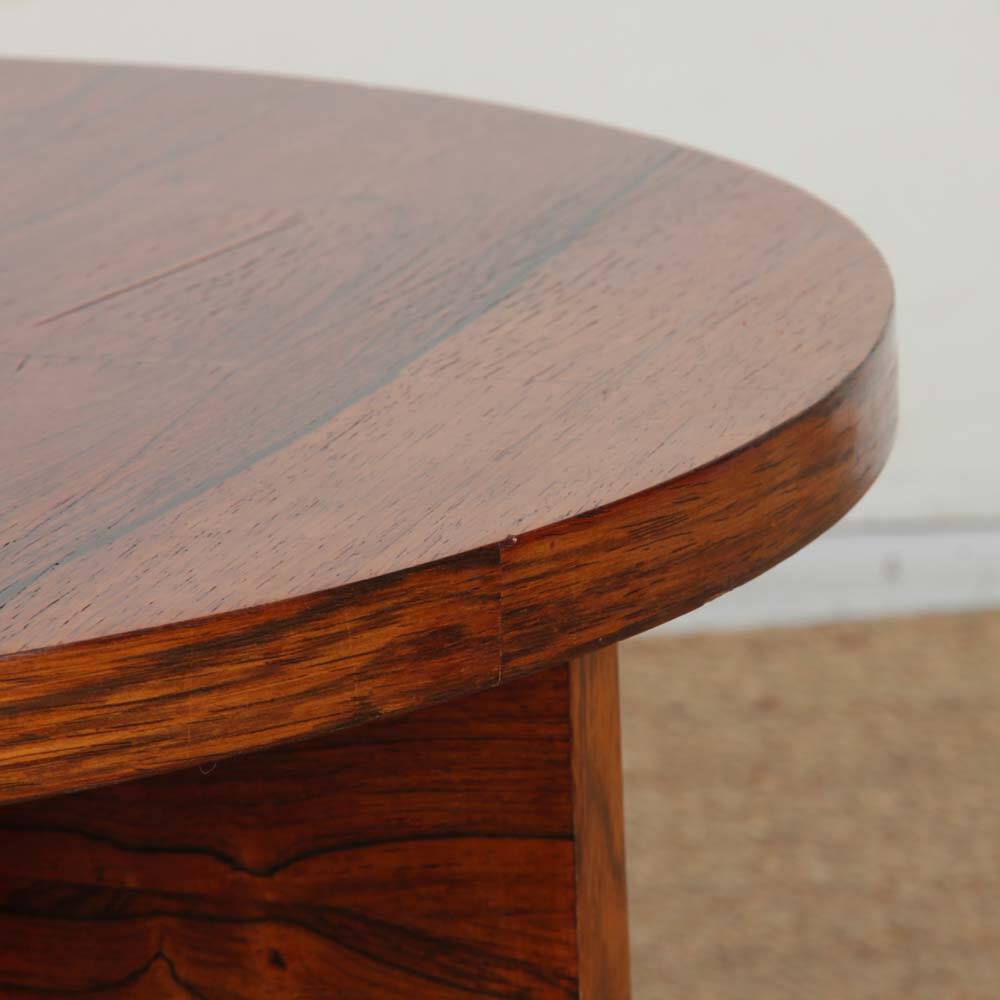 Table basse ronde en noyer et palissandre, XXe siècle
