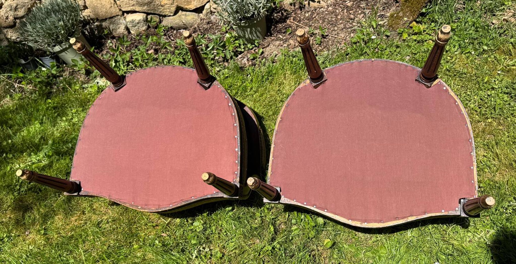 Paire de fauteuils cabriolet Louis XVI – dossier médaillon