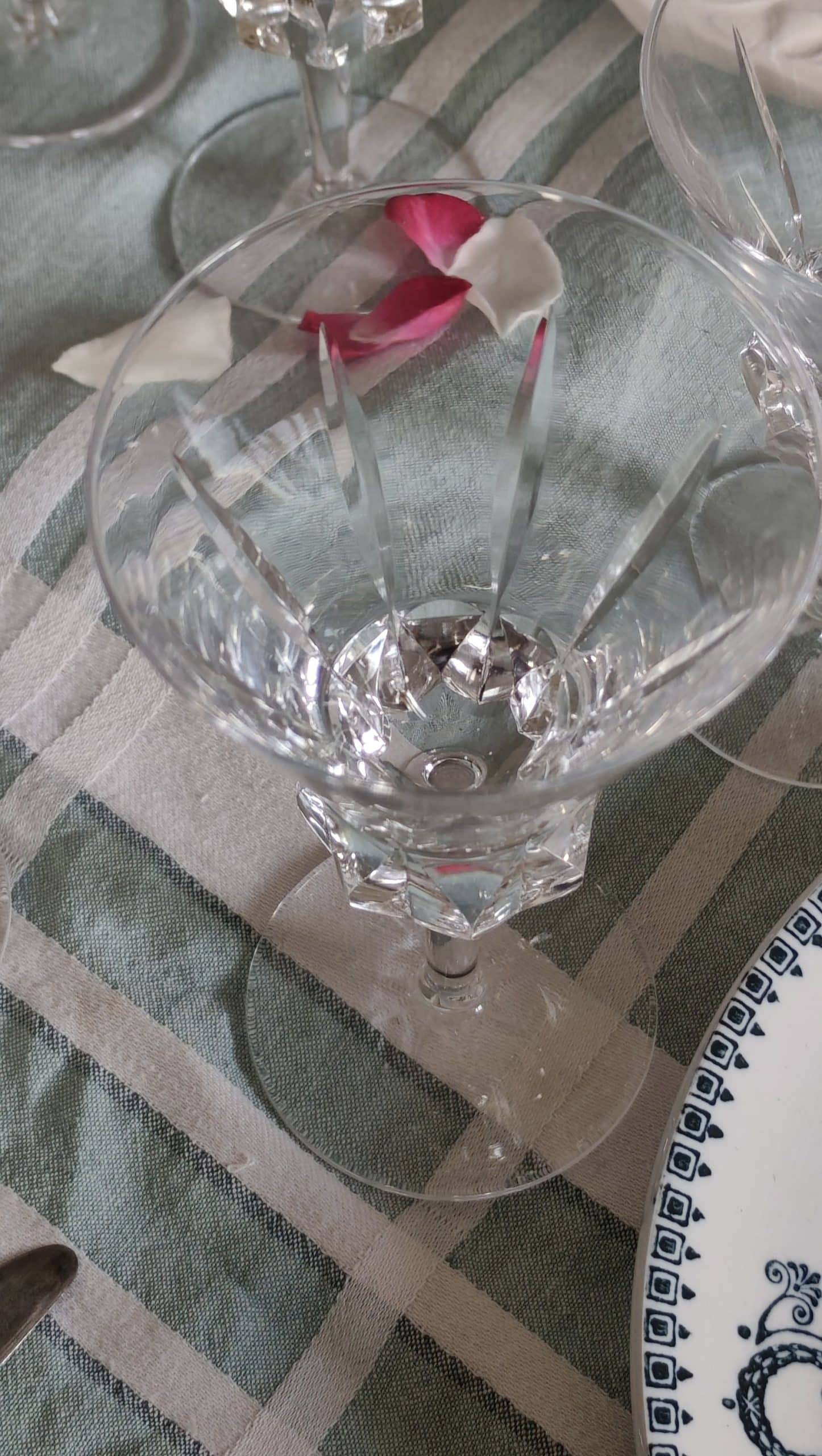 Service of 12 pieces, white and red wine, Bayel crystal.