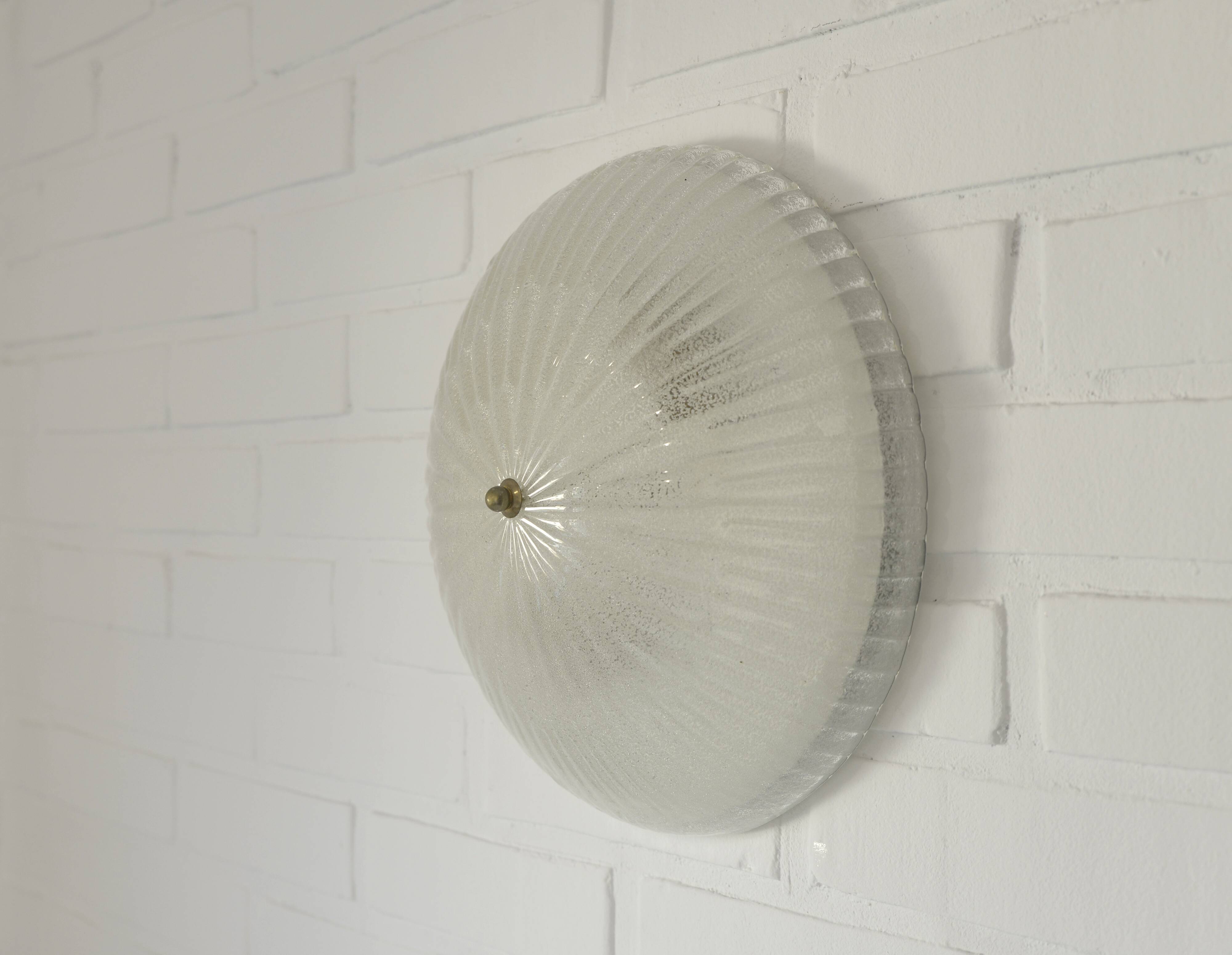 Applique murale vintage en verre soufflé à la main : plafonnier encastré style années 50