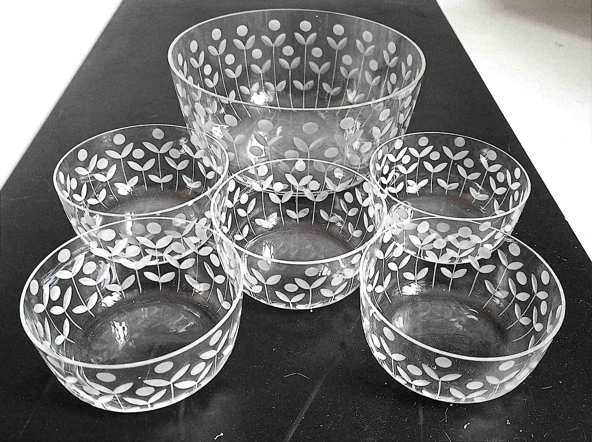 Salad bowl and 5 cut crystal cups from the 1950s.
