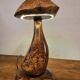 Lampe de table champignon en bois sculpté à la main avec LED intégrée