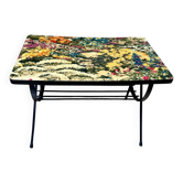 Coffee table with magazine holder
