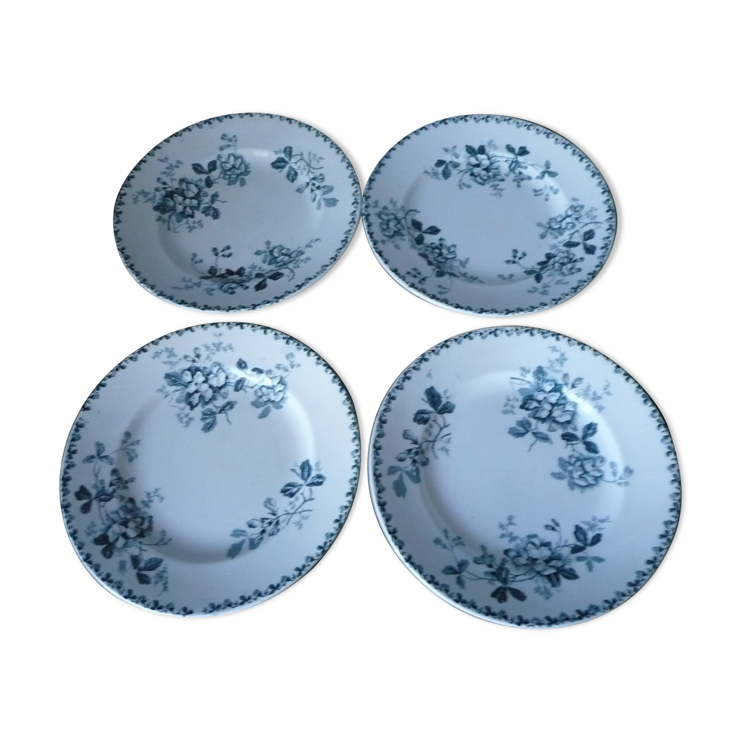 Suite de 4 assiettes plates St Amand et Hamage