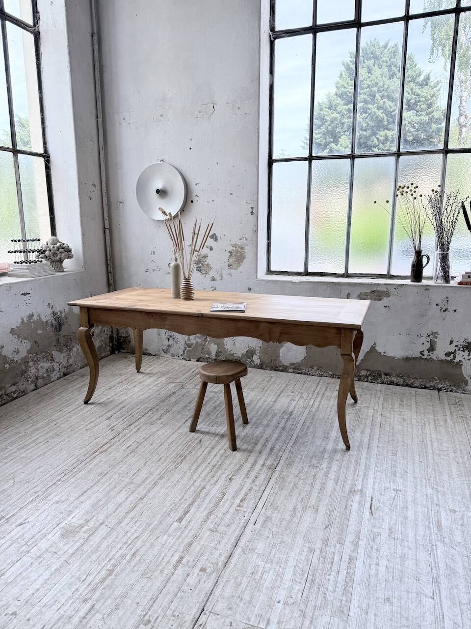 Farm table cherry wood with curved legs, 19th century.