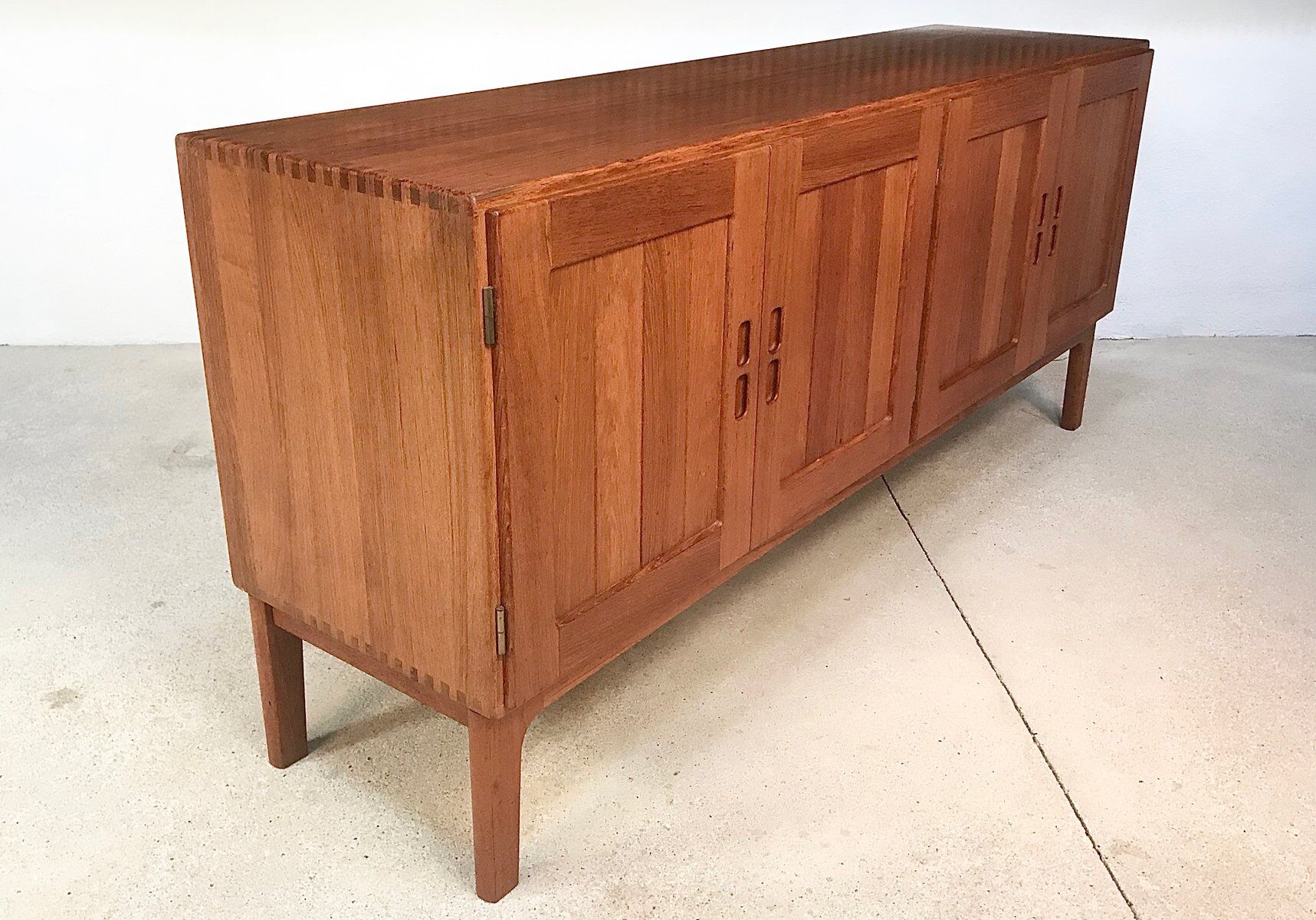 Buffet scandinave en teck massif, Danemark années 1960
