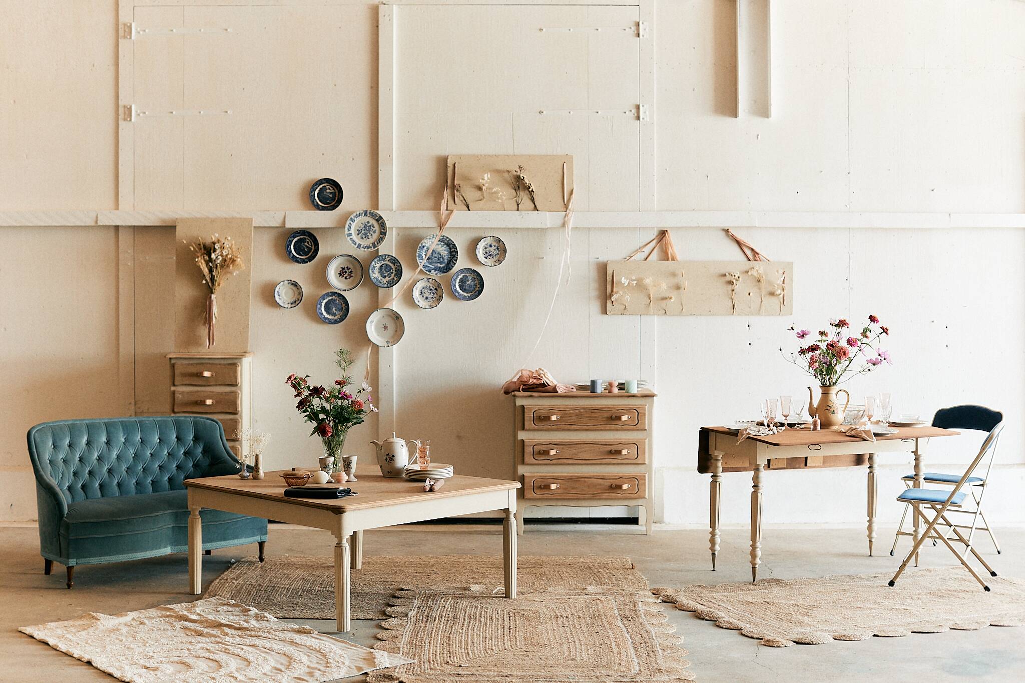 Blue velvet toad bench