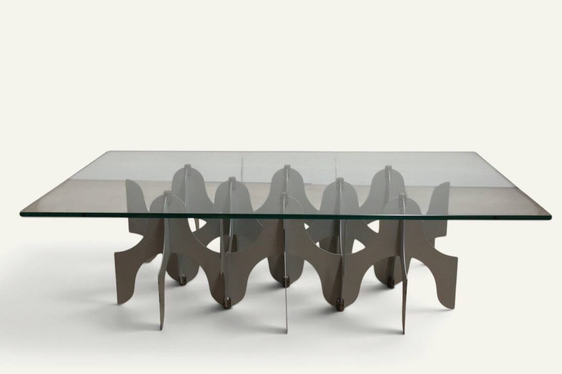 Minimalist sculptural coffee table in metal and glass – 1970
