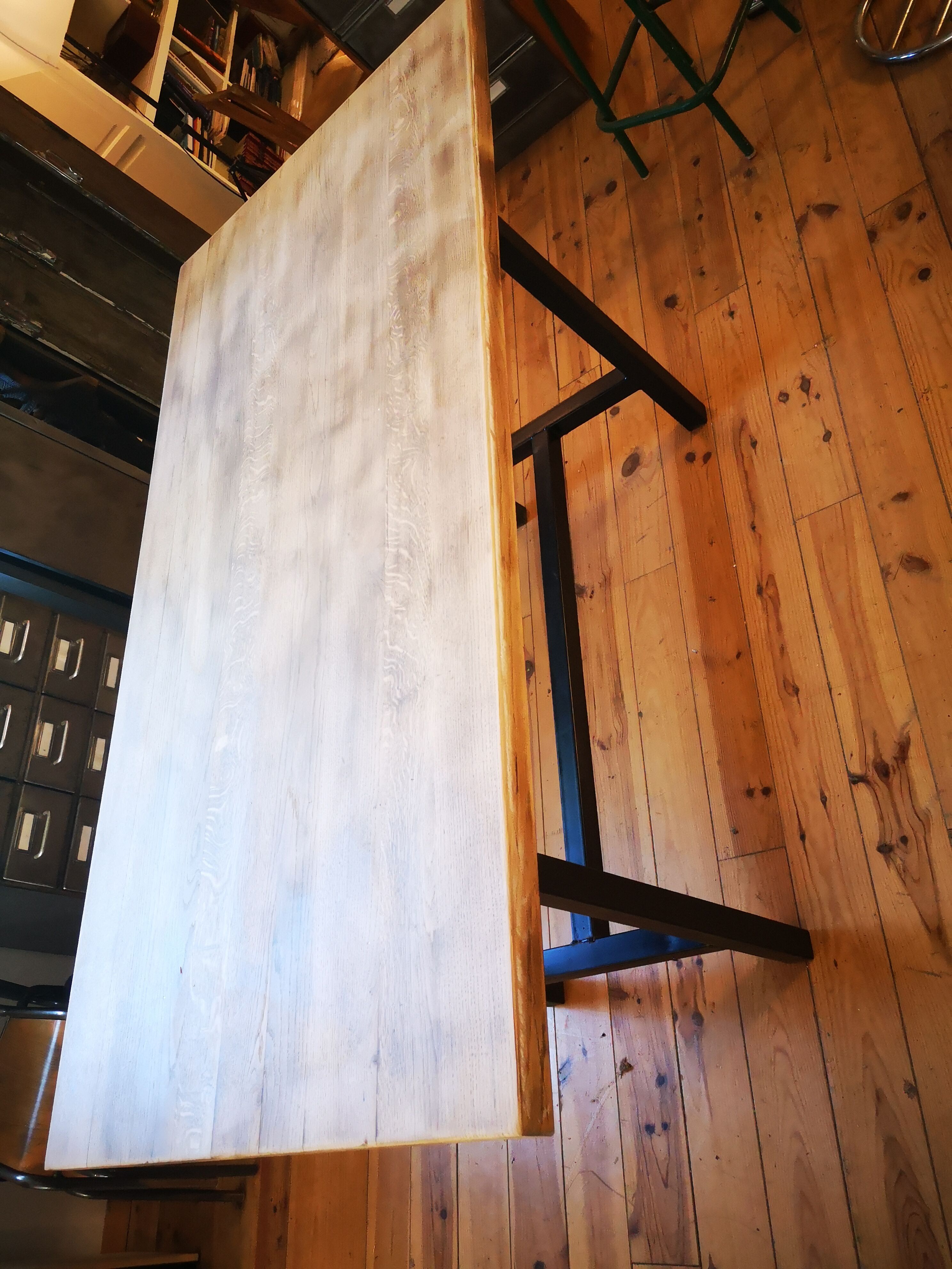 Industrial standing table