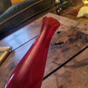 Vase soliflore en verre rouge rubis sur pied - Verrerie d'art années 1