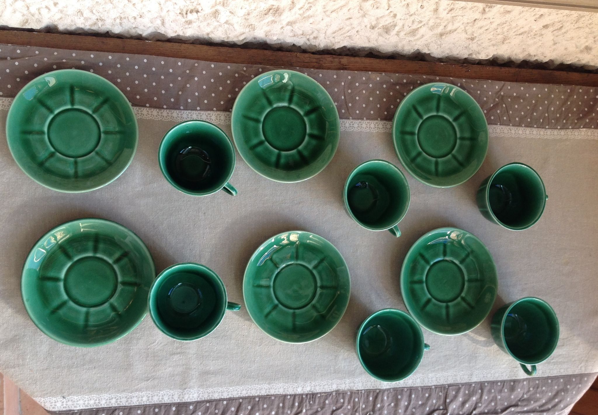 Suite of six cups and saucers green / vintage 50-60 years