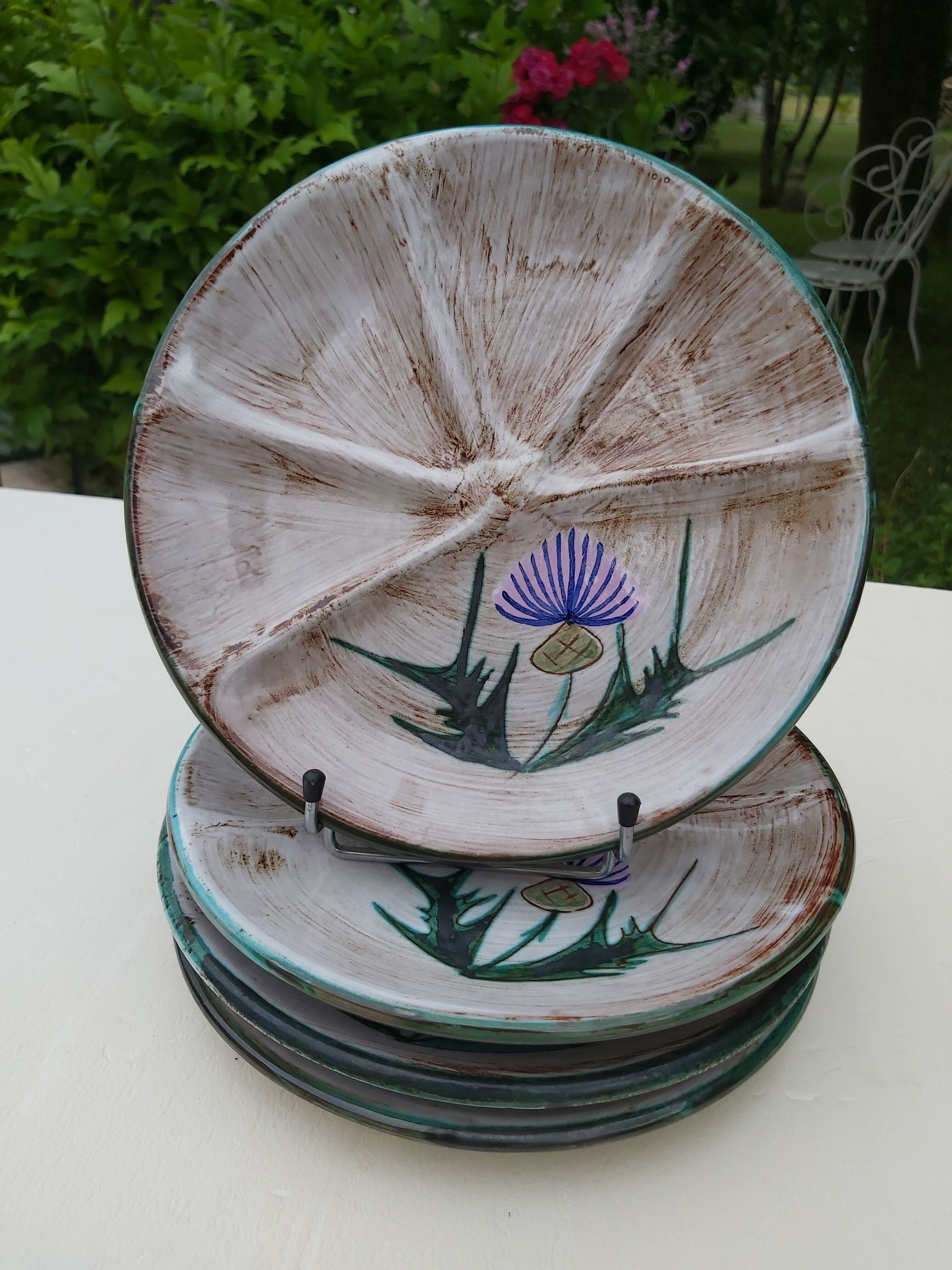 4 plates with compartments Vallauris decoration thistles