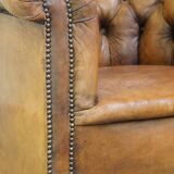 Fauteuil chesterfield sur roulettes en cuir de mouton