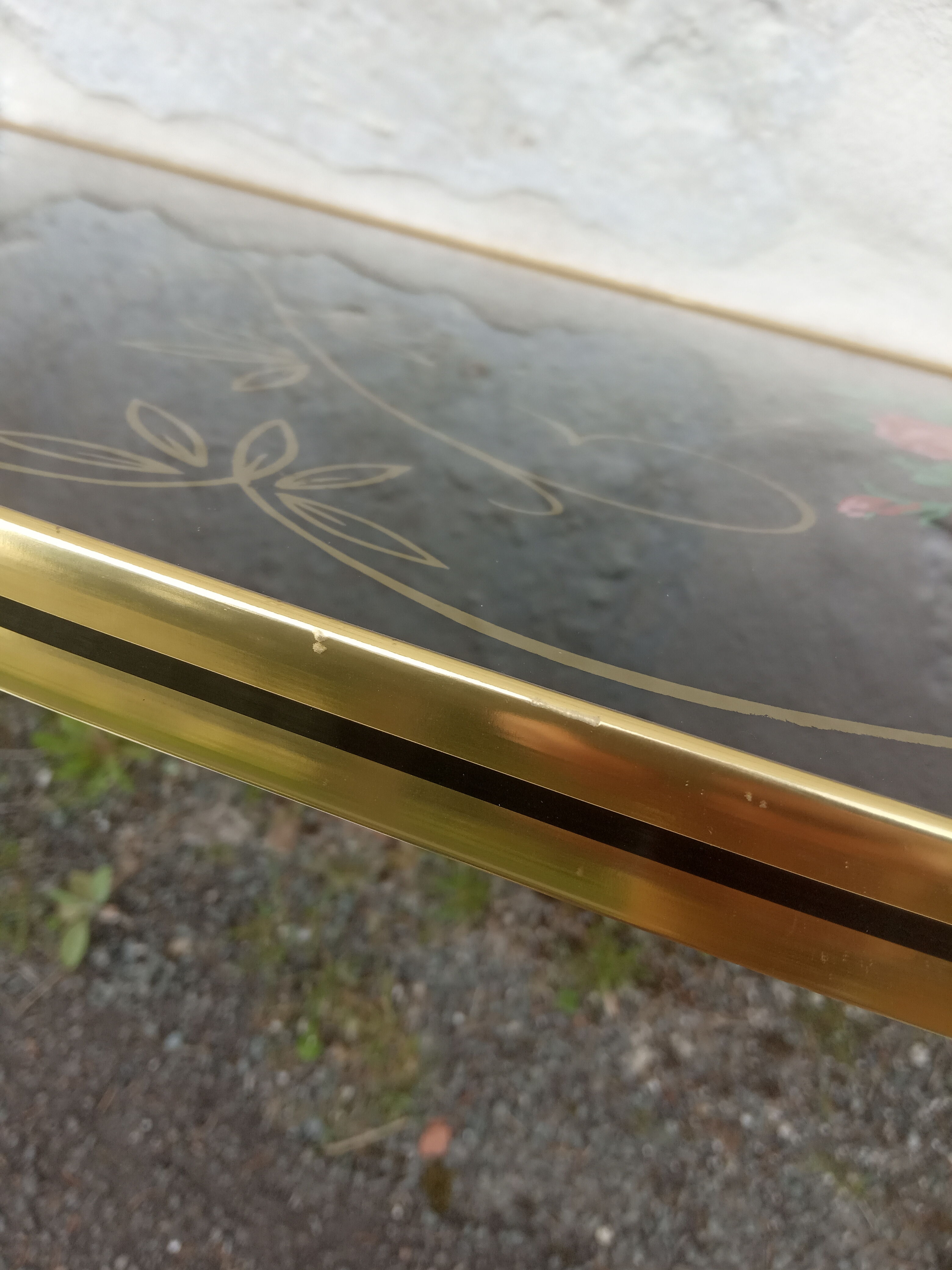 Vintage coffee table floral pattern