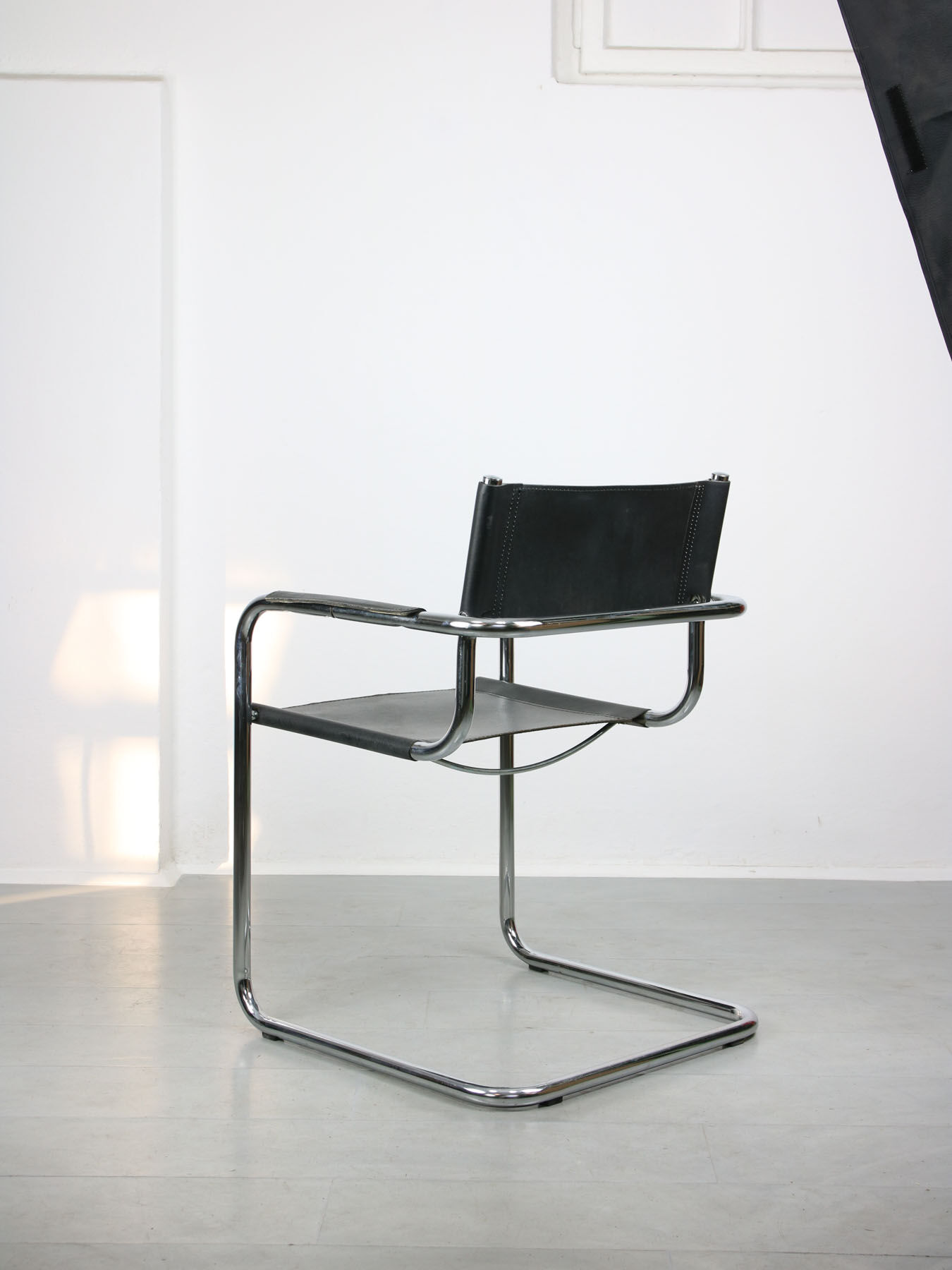 Vintage Bauhaus Cantilever S34 Leather Chair