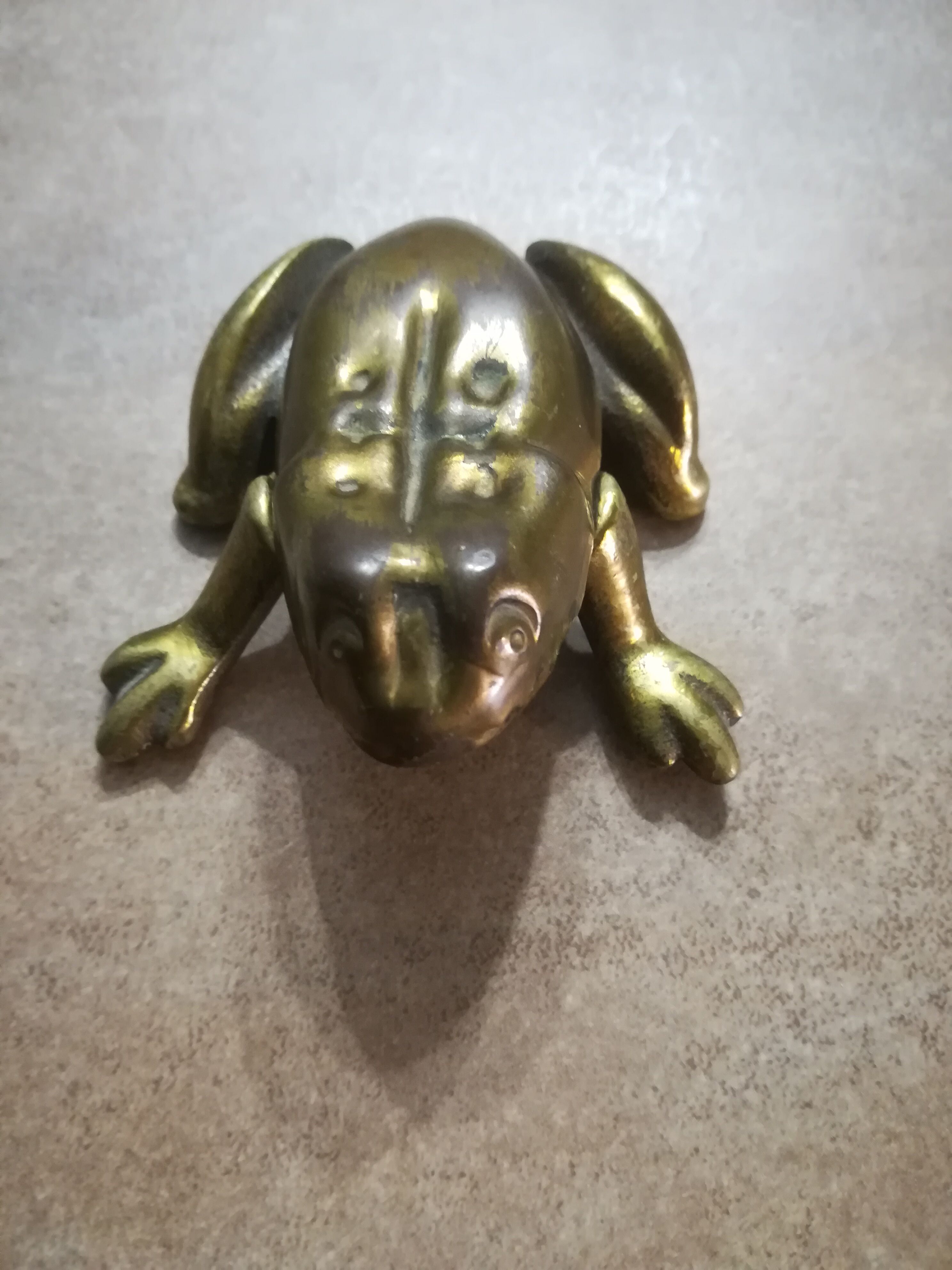 Brass frog