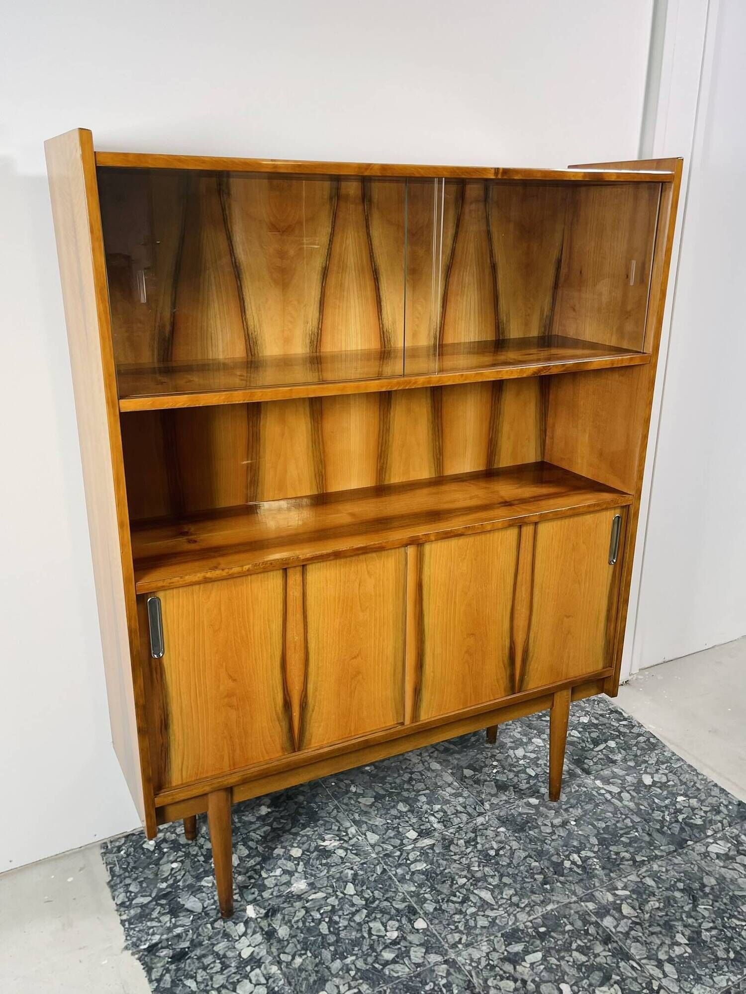 Bytomskie orion 1050b highboard en finition laque guitare