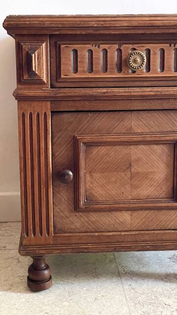 Table de chevet ancienne en bois et marbre