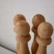 Lot de 4 quilles en bois avec une boule