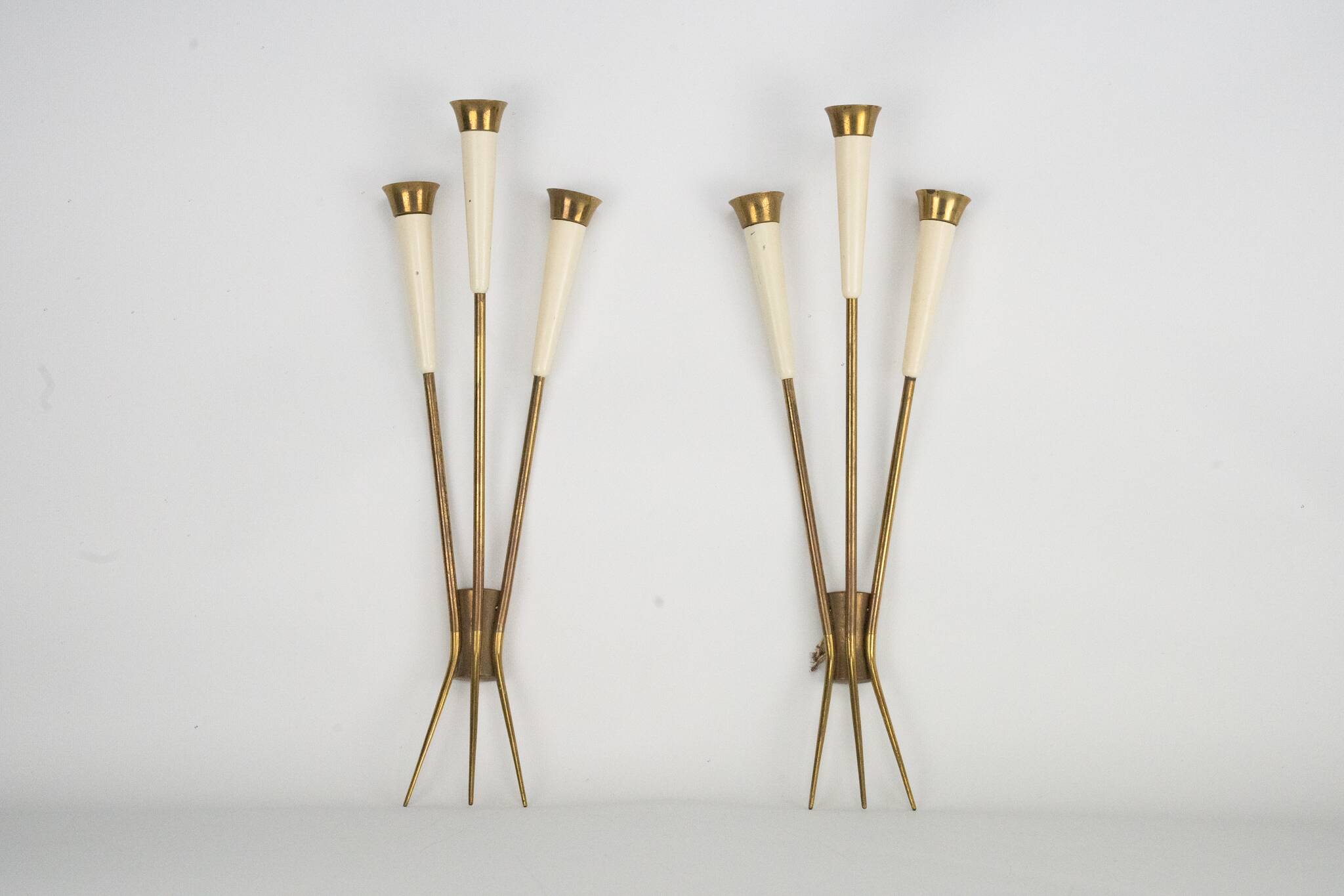 Mid-Century pair of large brass sconces attributable to Stilnovo. Italy 195