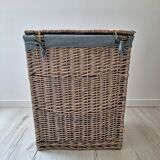 Wicker laundry basket