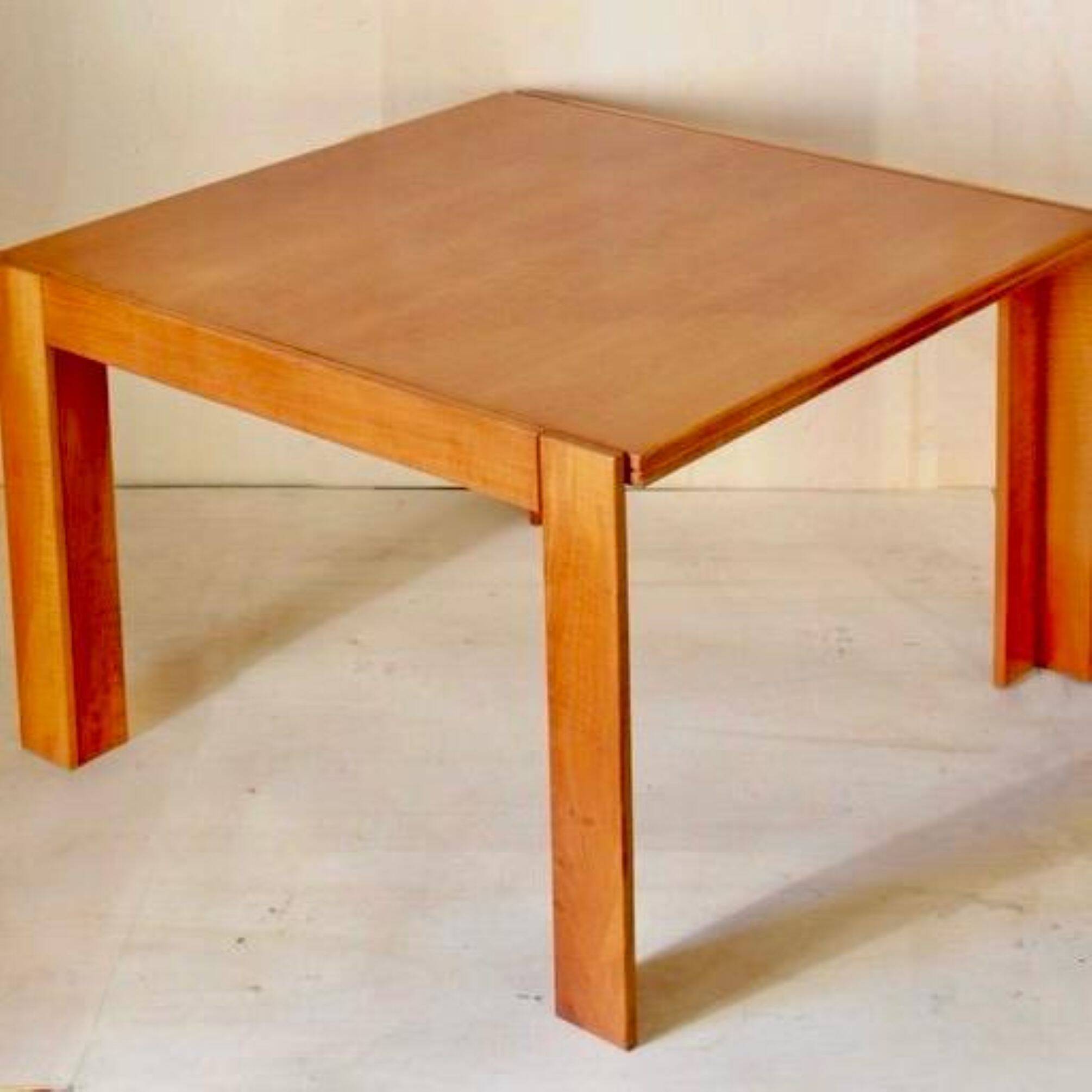 Dining table Afra & Tobia Scarpa Model 778, in solid cherry wood, Italy from the 1970s.