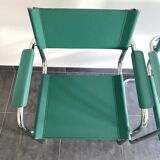 Paire de fauteuils en simili cuir et chrome