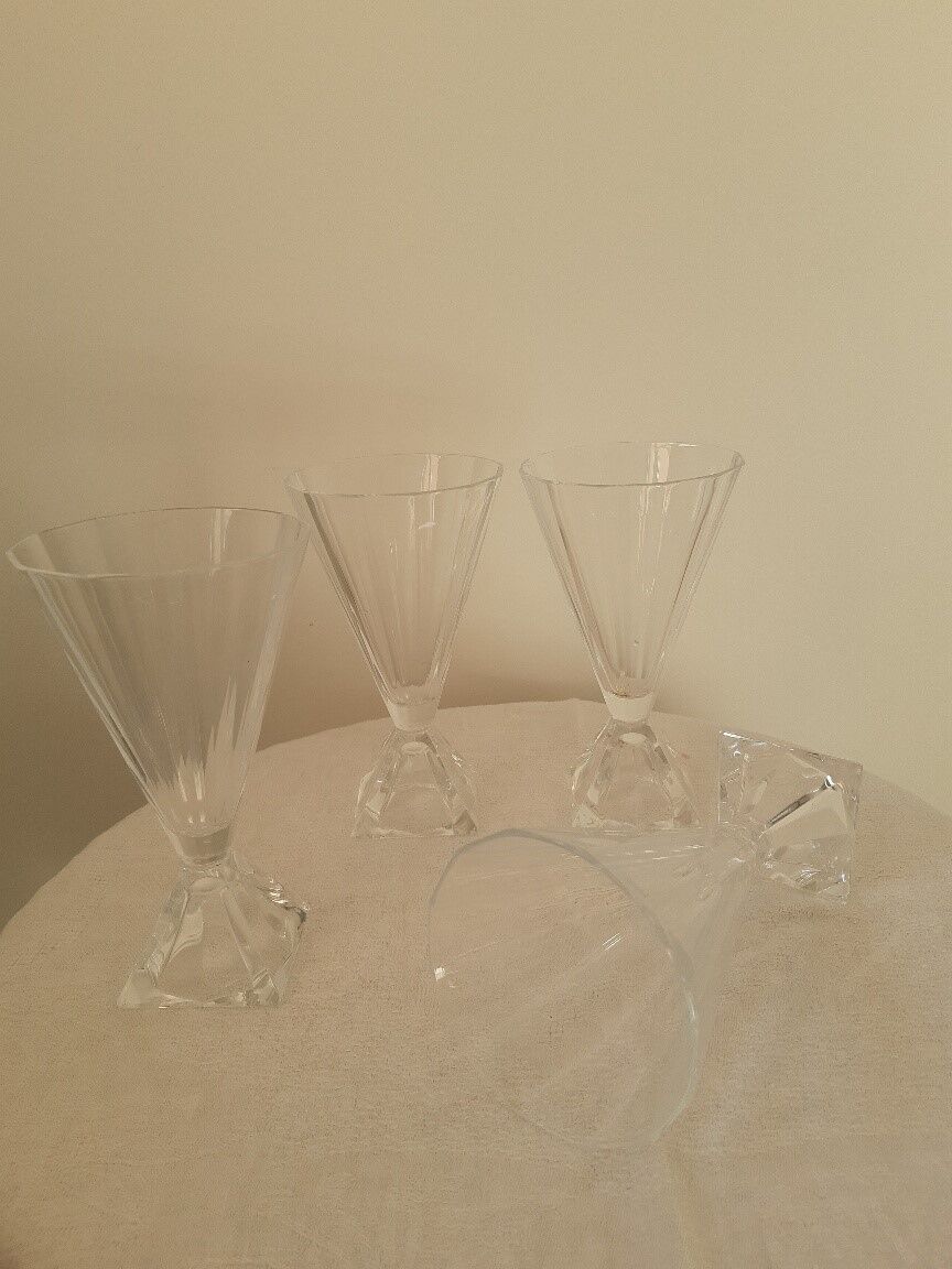 Set of crystal stemware