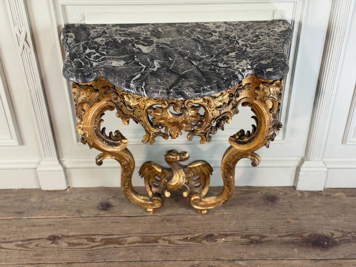 Regency console with a dragon, carved and gilded wood, Paris circa 1720