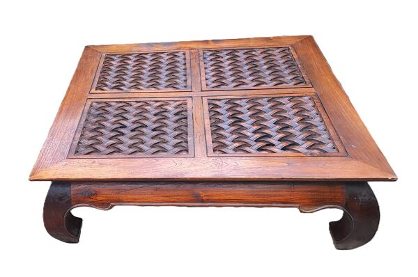 Table basse carrée en bois sculpté massif exotique Pier import, 1980