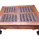 Table basse carrée en bois sculpté massif exotique Pier import, 1980