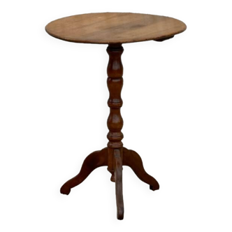 Pedestal table